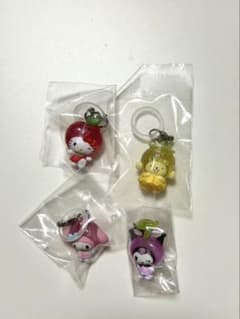 【セミコンプ】サンリオキャラクターズ くだものめじるしアクセサリー 4種セットのサムネイル