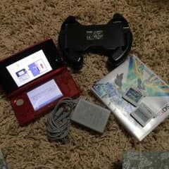 Nintendo 3DS(レッド) セット値下げします！！のサムネイル