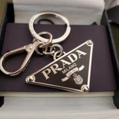 PRADA メタルキーリングのサムネイル