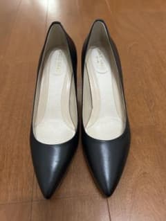 【美品】コールハーン黒 6B レザー ポインテッドトゥ パンプスのサムネイル