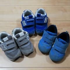 アシックス ニューバランス スニーカーのサムネイル
