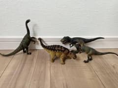 恐竜フィギュア 4体セット アンキロサウルス 獣脚類のサムネイル