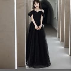 オフショルダー黒ロングドレス　花嫁ドレスのサムネイル