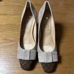 新品ダイアナパンプスのサムネイル