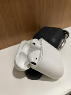 Apple AirPods with Charging Caseのサムネイル