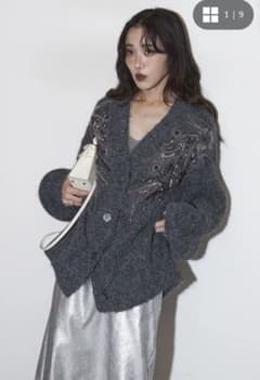 新品 andrea &co. ビジューエンブロイダリーカーデ グレーのサムネイル