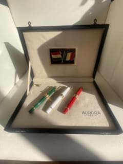 heyco　万年筆アウロラ　新品イタリアン・フラッグ緑白赤3本コンプリート heyco様専用 万年筆アウロラ 新品イタリアン・フラッグ緑白赤3本
