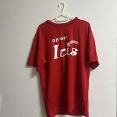 DENSO Iris レッドシャツ バスケットボールのサムネイル