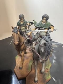 一番くじ 進撃の巨人A賞 エレン騎馬フィギュア ＆ B賞 リヴァイ騎馬フィギュアのサムネイル