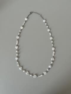 Mother-of-pearl shell white heart motif long necklace