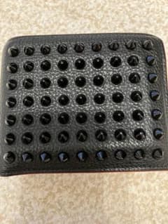 【ムタ様専用】クリスチャンルブタン スタッズ付き二つ折り財布 箱袋付きのサムネイル