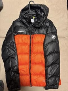 MAMMUT GRAVITY in fooded red/black Lsize - メルカリ