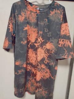 【NieR CLOTHING】スプラッター総柄 Tシャツ オレンジ×ブラックのサムネイル
