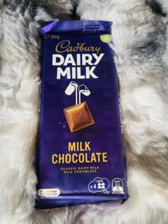 Cadbury Dairy Milk ミルクチョコレート 180gのサムネイル