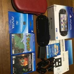 ps vita 本体 & カセット２つのサムネイル