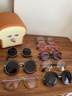 サングラス 各800円のサムネイル