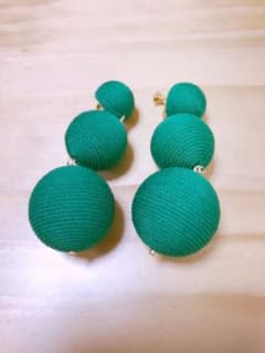 ボンボン イヤリング セット 緑・ピンクのサムネイル