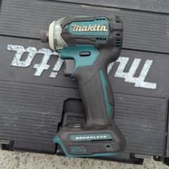 マキタ TD170D 充電式インパクトドライバー 本体とケースのサムネイル