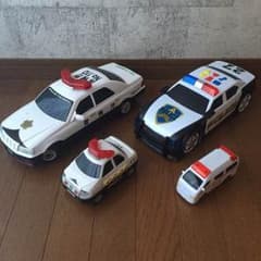 パトカー 車のおもちゃ セットのサムネイル