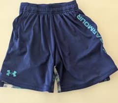 UNDER ARMOUR ネイビー ハーフパンツ 130cmのサムネイル