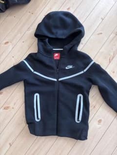 NIKE キッズ パーカー ブラック 140cmのサムネイル