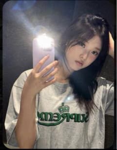 [Supreme シュプリーム]CrownT newjeans ヘリン着用 Supreme CrownT newjeans ヘリン着用 - メルカリ