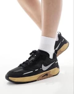 NIKE スニーカー ブラック ガムソールのサムネイル