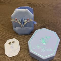 SWAROVSKI 限定Ariana Grande マルチカラー ピアスのサムネイル