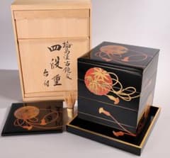 【MB478】輪島塗 古鏡蒔絵 螺鈿 四段重箱 台付 二枚蓋 黒塗内朱塗 五君子 MB478】輪島塗 古鏡蒔絵 螺鈿 四段重箱 台付 二枚蓋 黒塗内朱塗 五君子