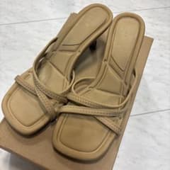値下げ❣️ZARA ベージュサンダル★35のサムネイル