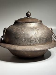 伝統的な鉄製茶釜 漢字彫刻 桜模様 鉄釜 茶釜 鋳鉄製 伝統工芸品 骨董品 遺品整理 - メルカリ