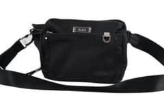 TUMI トゥミ ボディバッグ ショルダーバッグ ナイロン素材 レザー ブラックのサムネイル