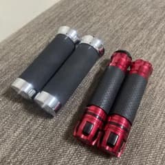 バイク用ハンドルグリップ レッド シルバーのサムネイル