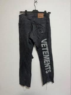 vetements 18aw 刺繍ロゴ デニムパンツ - メルカリ