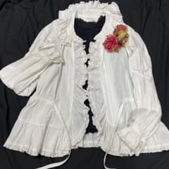 ワンダフルワールド カネコイサオ フリルたっぷりオーバーブラウス