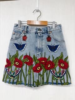 GUCCI デニムミニスカート 刺繍 花柄 蝶 蜂 GUCCI デニムミニスカート 刺繍 花柄 蝶 蜂 - メルカリ