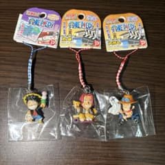 ONE PIECE ご当地 キーホルダー ストラップ 3種まとめ売り - メルカリ