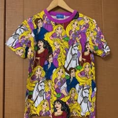 ディズニー 総柄  ラプンツェル Tシャツのサムネイル