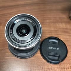sony  SEL16F28 16mm f2.8のソニー広角単焦点　極美品のサムネイル