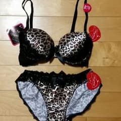 新品タグ付き　ブラ、パンツ　セットのサムネイル