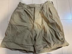 カーキ色 ボタン付きショートパンツ　軍パンのサムネイル