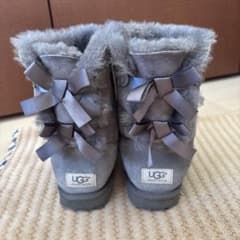 UGG グレー リボン付き ムートンブーツのサムネイル
