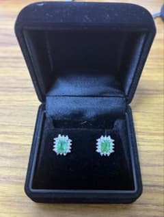 エメラルド0.38ct、0.36ctダイヤモンド計0.18ct x2【中古】 - メルカリ