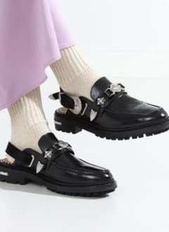 TOGA PULLA × Ray BEAMS ローファーのサムネイル