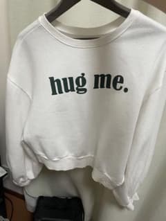 hug me. ロゴ クロップド丈 スウェット ホワイトのサムネイル