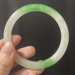 美品 ミャンマー産本翡翠バングル 緑 - メルカリ