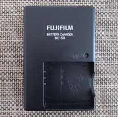FUJIFILM デジカメ用 バッテリー充電器 BC-50のサムネイル