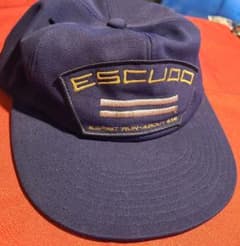 エスクード　スズキ　ESCUDO　紺色　キャップ　金色刺繍