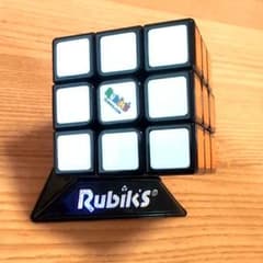 ルービックキューブ　専用スタンド付きのサムネイル