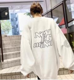 ビッグシルエットロゴクルースウェットのサムネイル
